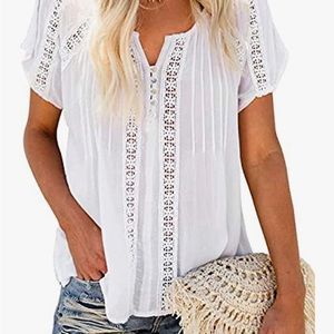 Women’s Top. Crocheted lace and button detail. Large.